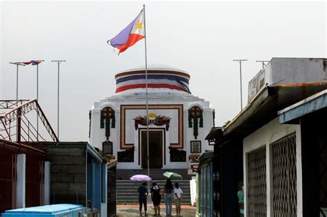 Mausoleo de los Veteranos de la Revolucion .